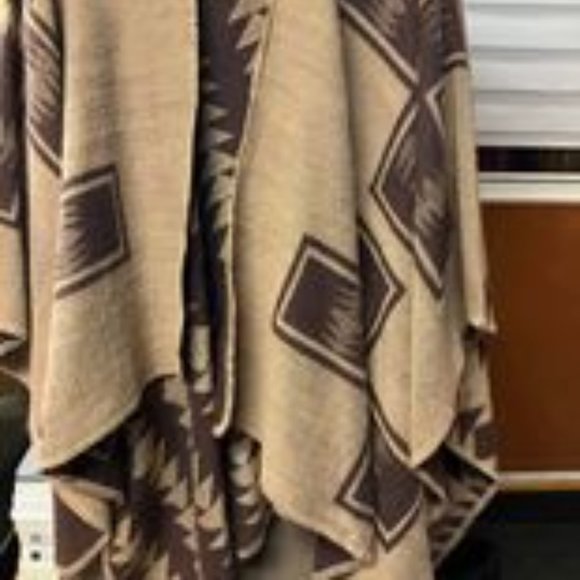 Poncho Sweater type top Small/Medium - Picture 2 of 3